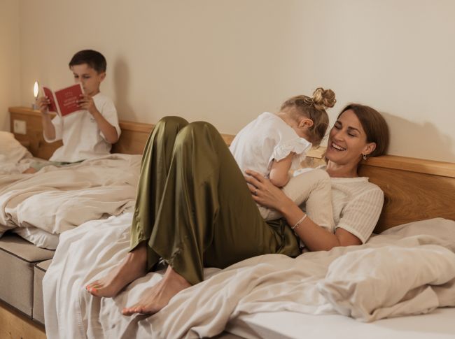 Spontaneous Availability